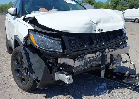 2020 Jeep Compass Altitude 4X4 z USA, uszkodzony, nr VIN 3C4NJDBB2LT131916